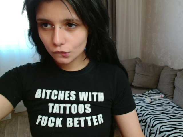 TheSluttyFox live cam on BongaCams