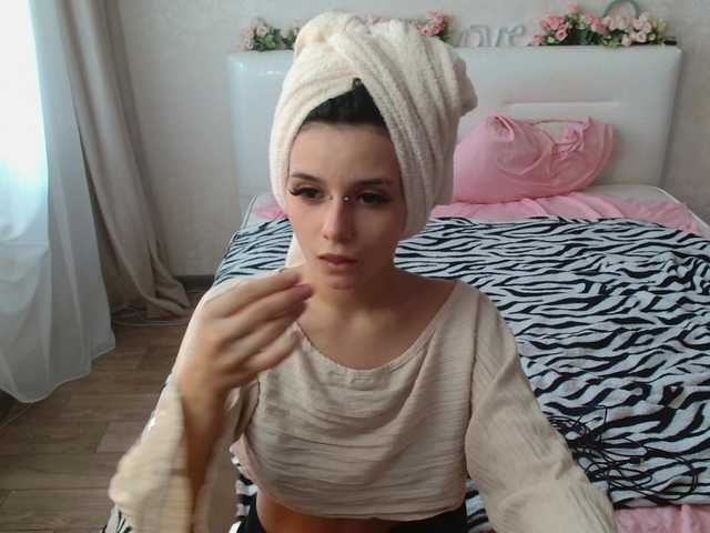 TheSluttyFox live cam on BongaCams