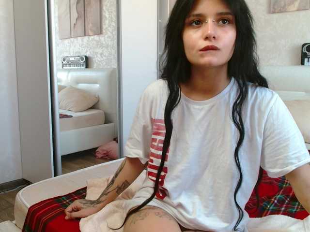 TheSluttyFox live cam on BongaCams