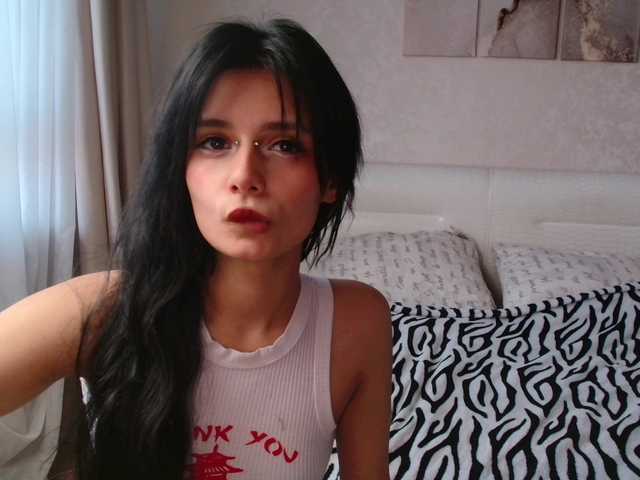 TheSluttyFox live cam on BongaCams