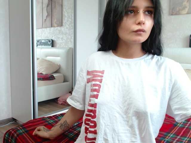 TheSluttyFox live cam on BongaCams