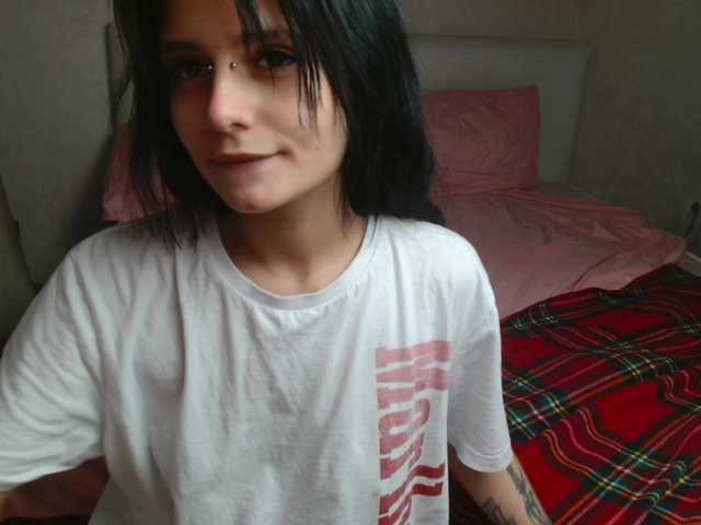 TheSluttyFox live cam on BongaCams