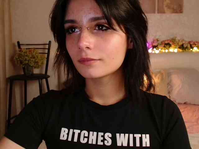 TheSluttyFox webcam