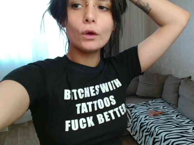 TheSluttyFox webcam