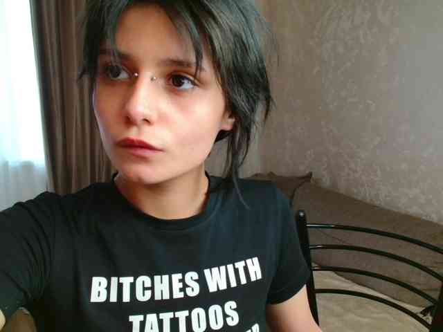 TheSluttyFox webcam