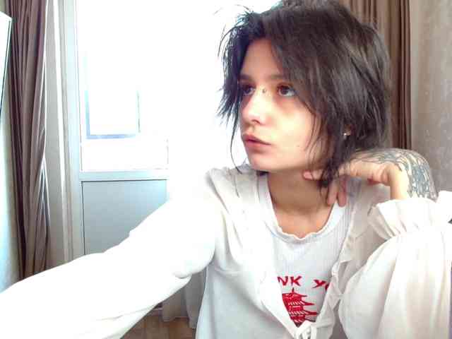 TheSluttyFox webcam