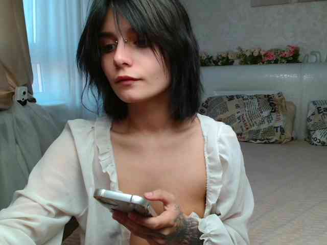 TheSluttyFox webcam