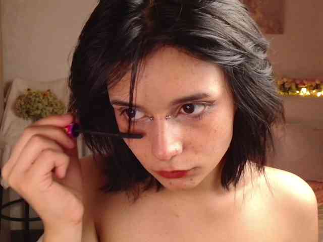 TheSluttyFox webcam