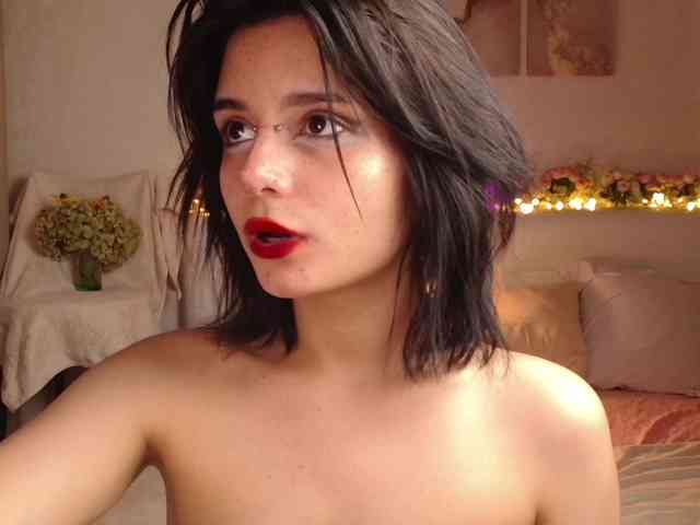 TheSluttyFox webcam