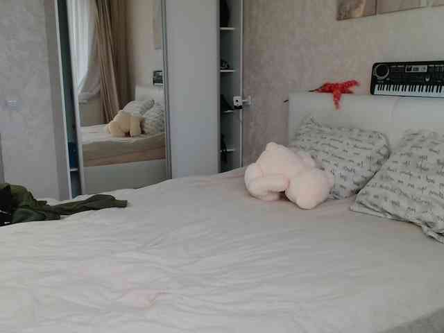 TheSluttyFox webcam