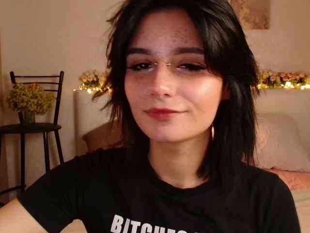 TheSluttyFox webcam