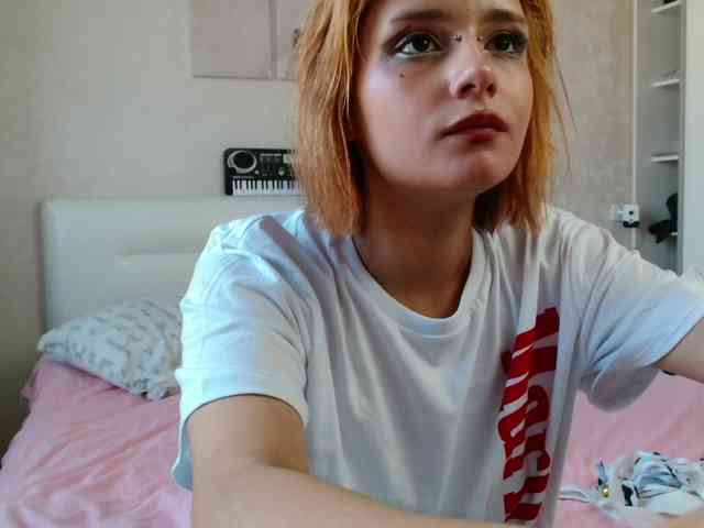 TheSluttyFox webcam