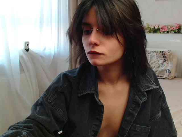 TheSluttyFox webcam