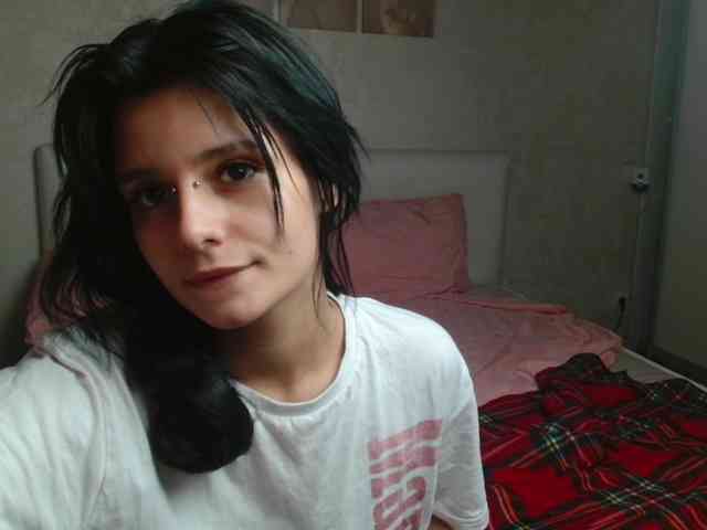 TheSluttyFox webcam