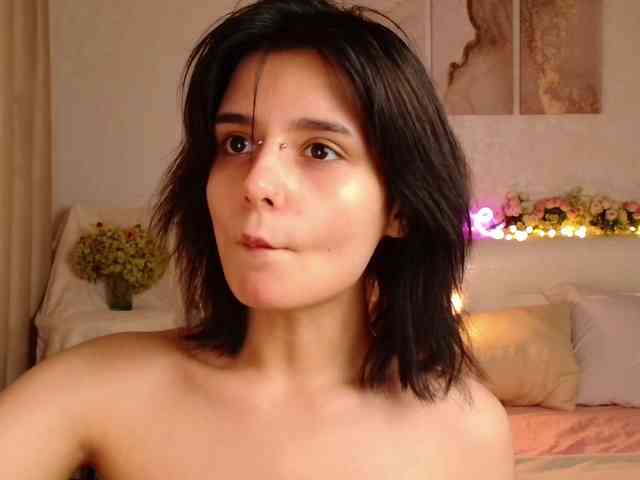 TheSluttyFox webcam