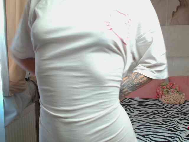 TheSluttyFox webcam