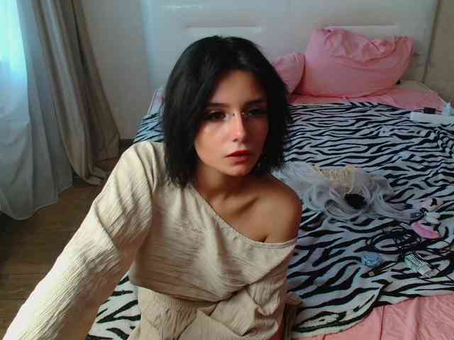 TheSluttyFox webcam