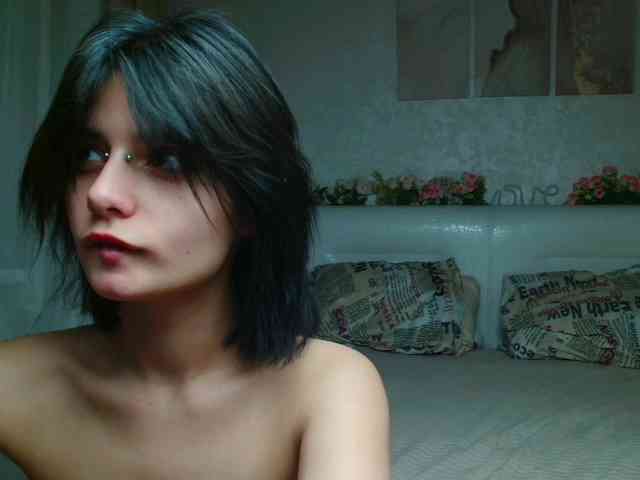 TheSluttyFox webcam