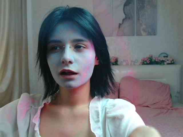 TheSluttyFox webcam