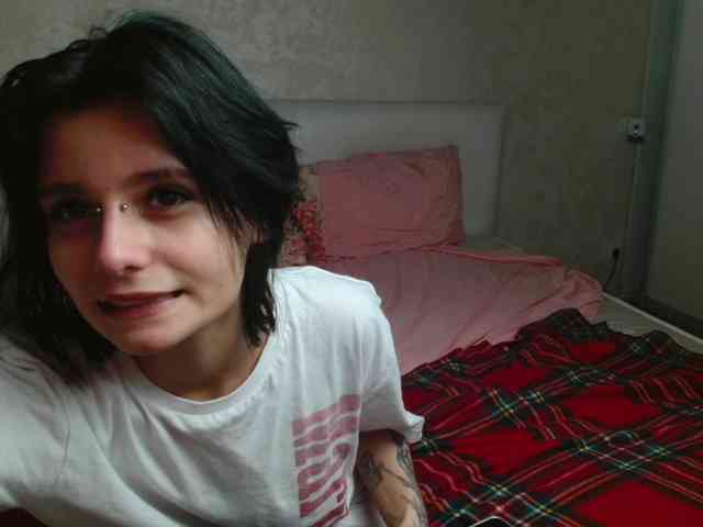 TheSluttyFox webcam