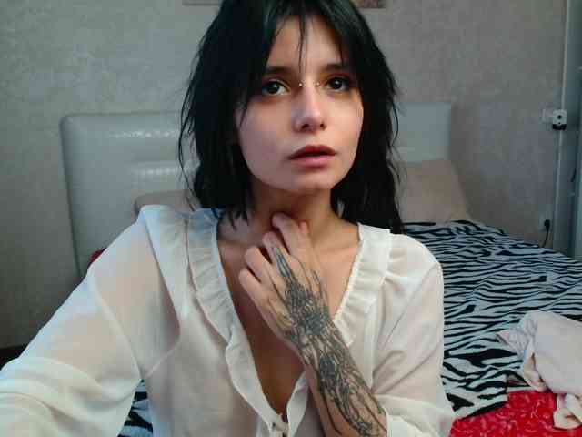 TheSluttyFox webcam