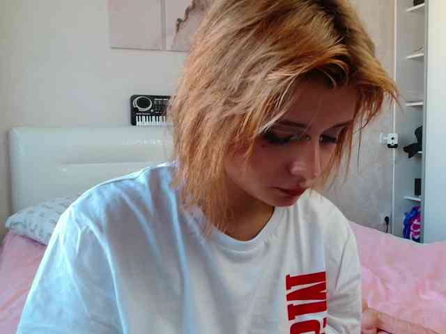 TheSluttyFox webcam