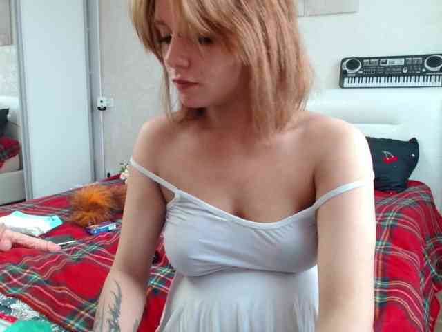 TheSluttyFox webcam