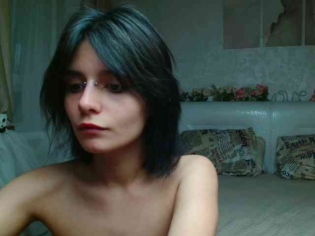 TheSluttyFox webcam