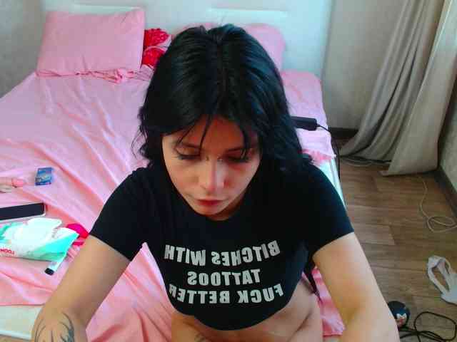 TheSluttyFox webcam