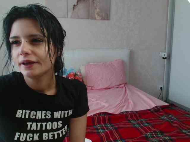 TheSluttyFox webcam