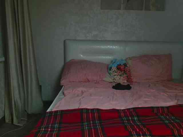 TheSluttyFox webcam