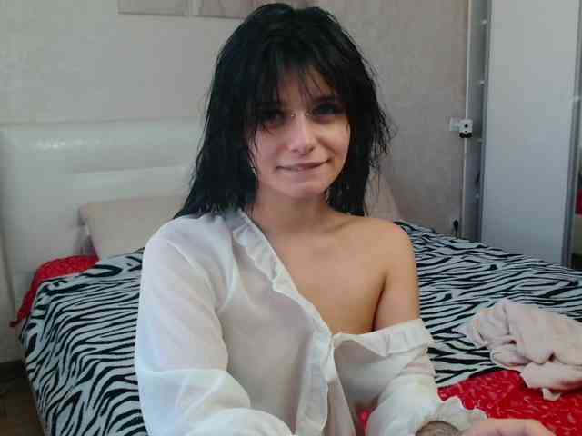 TheSluttyFox webcam