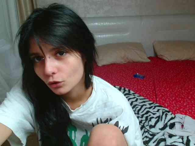 TheSluttyFox webcam