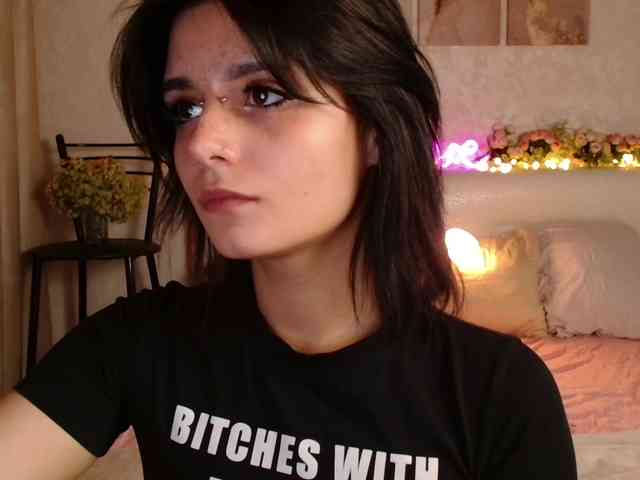 TheSluttyFox webcam