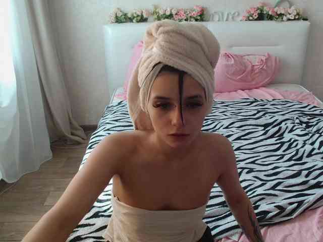 TheSluttyFox webcam
