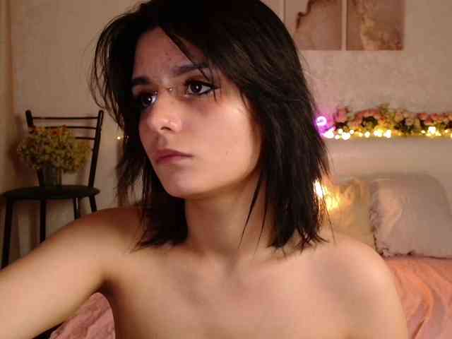 TheSluttyFox webcam