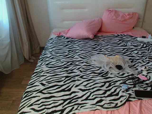 TheSluttyFox webcam