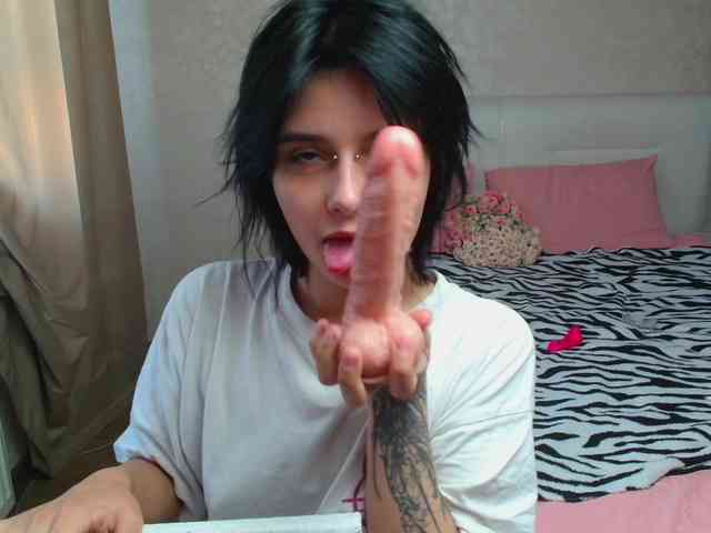 TheSluttyFox webcam