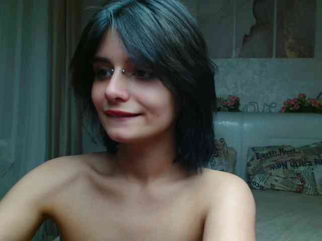 TheSluttyFox webcam