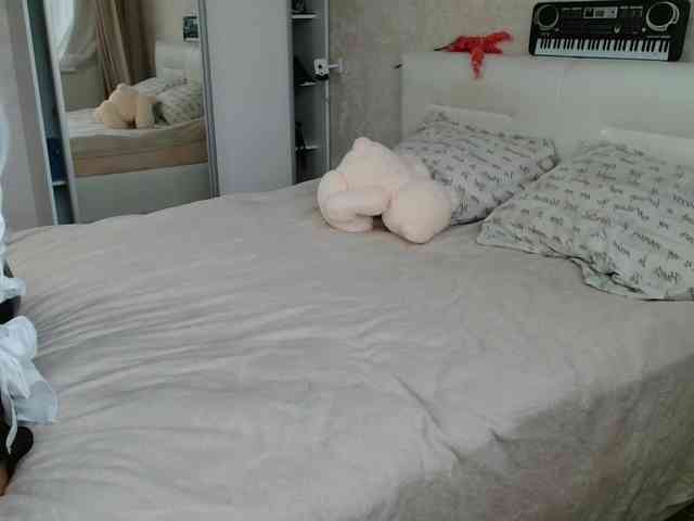 TheSluttyFox webcam