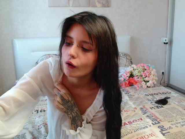 TheSluttyFox webcam