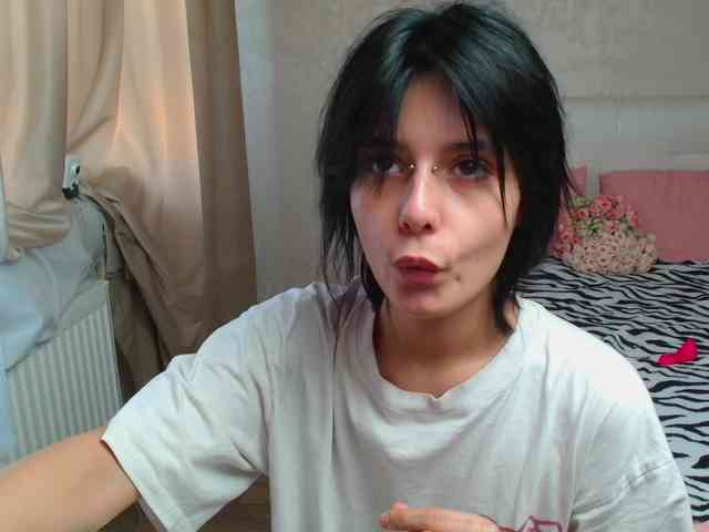 TheSluttyFox webcam