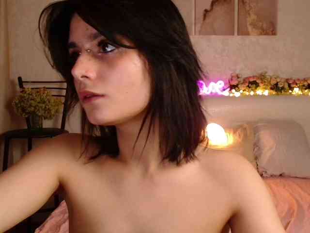 TheSluttyFox webcam