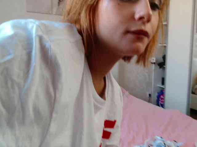 TheSluttyFox webcam