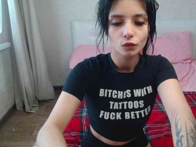 TheSluttyFox webcam