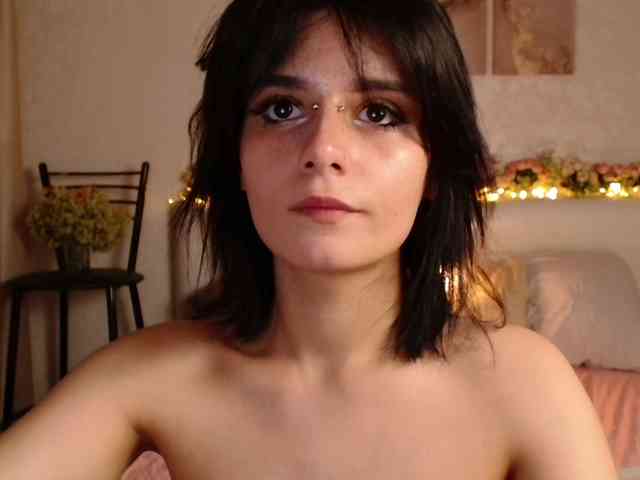 TheSluttyFox webcam