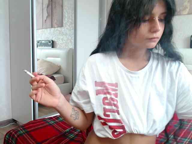 TheSluttyFox webcam