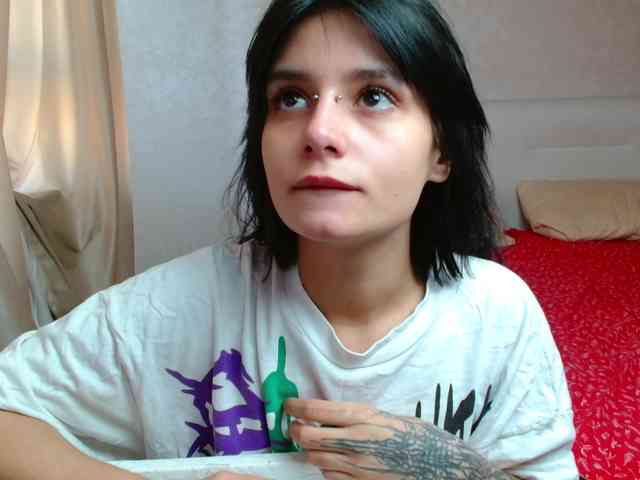 TheSluttyFox webcam