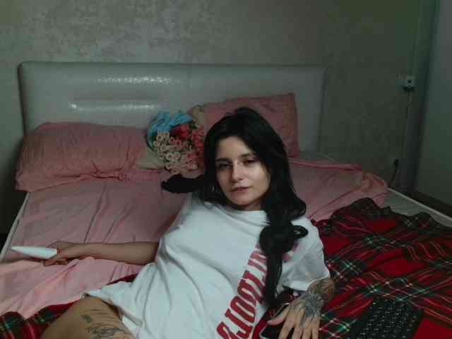 TheSluttyFox webcam