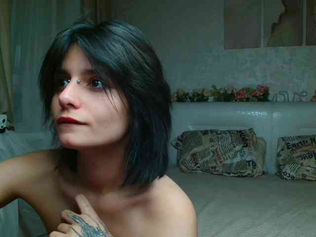 TheSluttyFox webcam